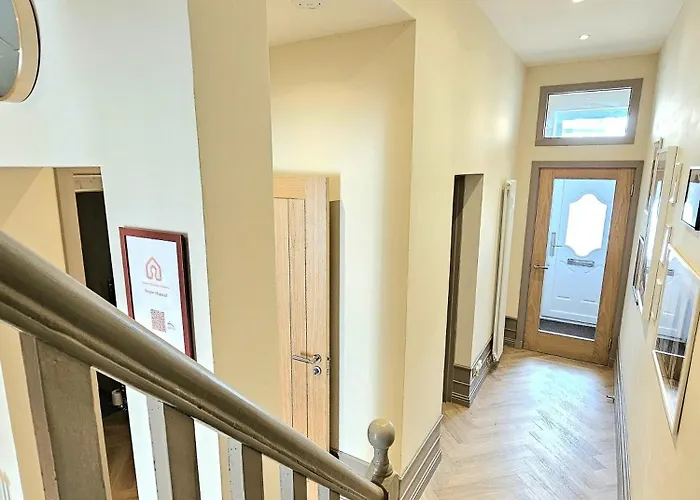 Hébergement de vacances Newly Renovated Gem - Free Parking & Modern Comfort