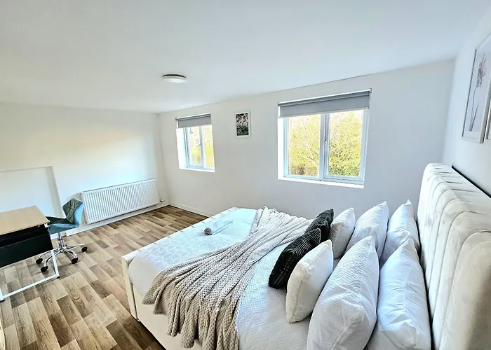 Casa de Férias Spacious Haven With Free Parking Glasgow