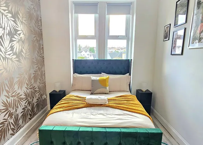 Дом отдыха Spacious Haven With Free Parking