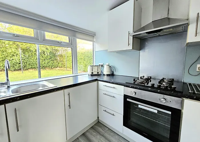 Spacious Haven With Free Parking