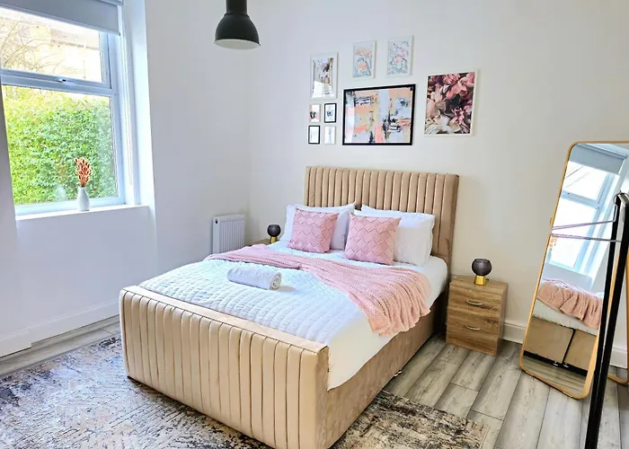 Spacious Haven With Free Parking