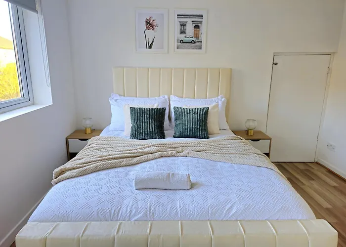 Casa de Férias Spacious Haven With Free Parking Glasgow