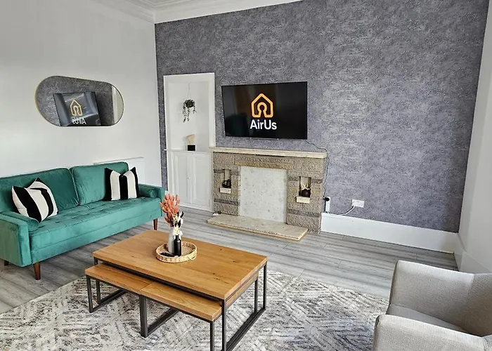 Spacious Haven With Free Parking