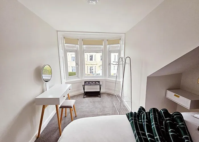3-bed In Nyaraló Glasgow