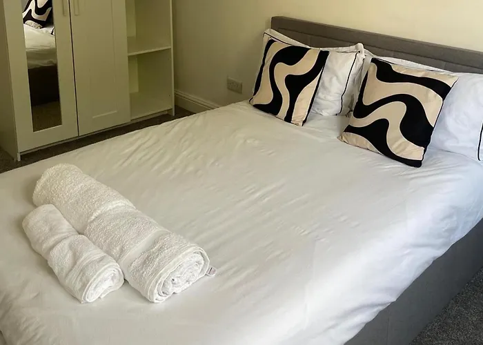 With 2 Bedrooms * Glasgow