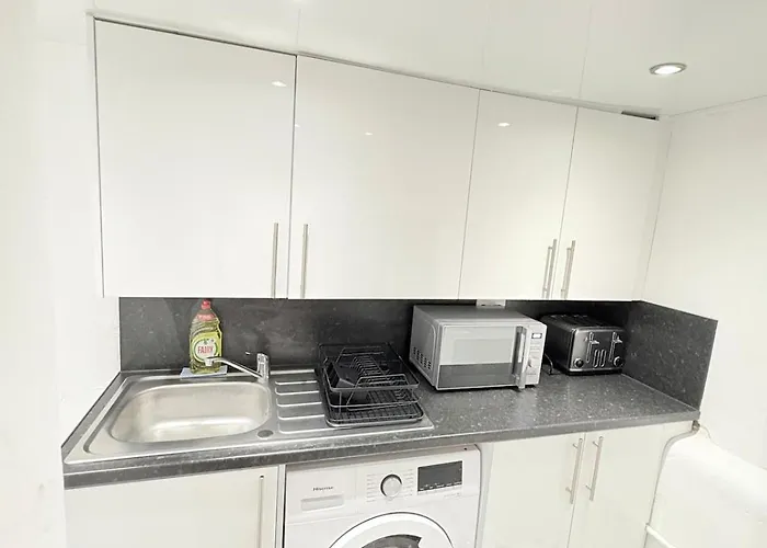 2br, Sleeps 6, Green, Free Parking & Walk Dist To Centre Glasgow