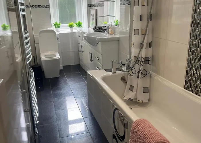 Appartamento 3br Near Ibrox Subway Sleeps 7 And Parking *