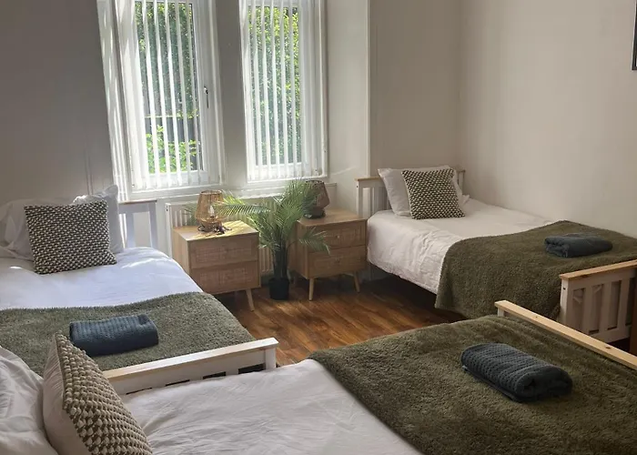 Appartamento 3br Near Ibrox Subway Sleeps 7 And Parking