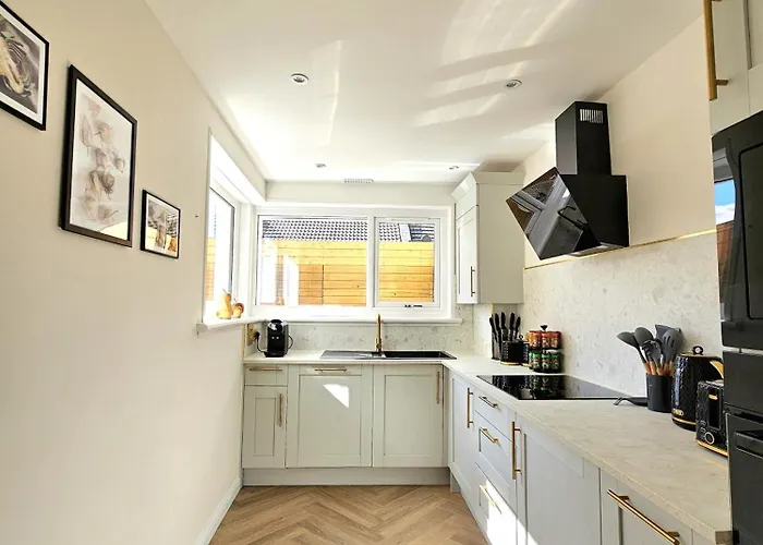 Newly Renovated Gem - Free Parking & Modern Comfort * Glasgow