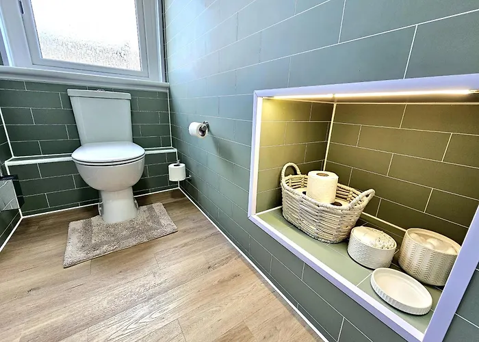 Newly Renovated Gem - Free Parking & Modern Comfort * Glasgow