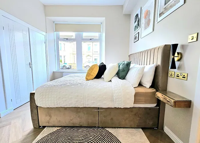 Newly Renovated Gem - Free Parking & Modern Comfort Nyaraló *