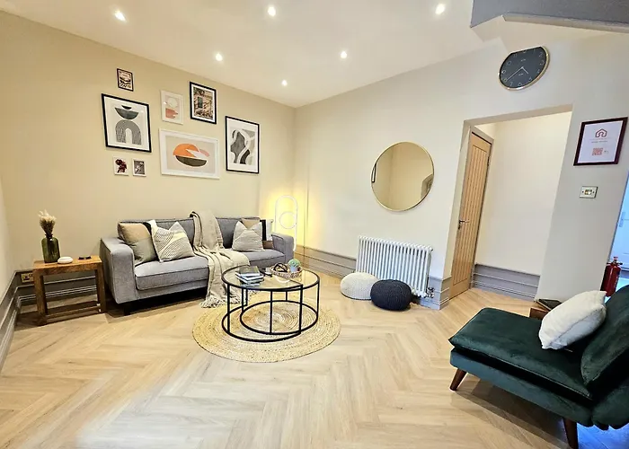 Newly Renovated Gem - Free Parking & Modern Comfort Hébergement de vacances *