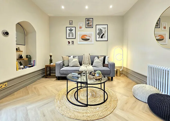 Newly Renovated Gem - Free Parking & Modern Comfort Glasgow