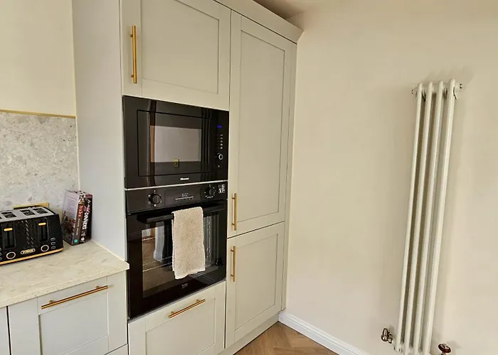 בית נופש Newly Renovated Gem - Free Parking & Modern Comfort