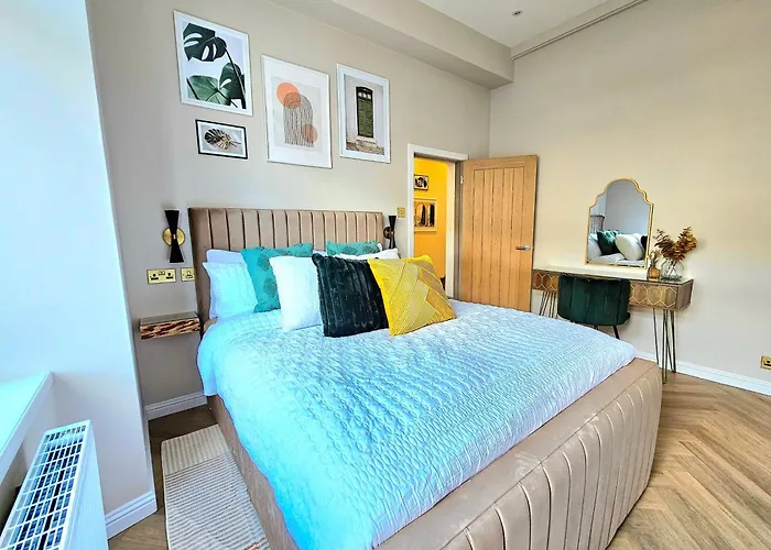 Newly Renovated Gem - Free Parking & Modern Comfort * Glasgow