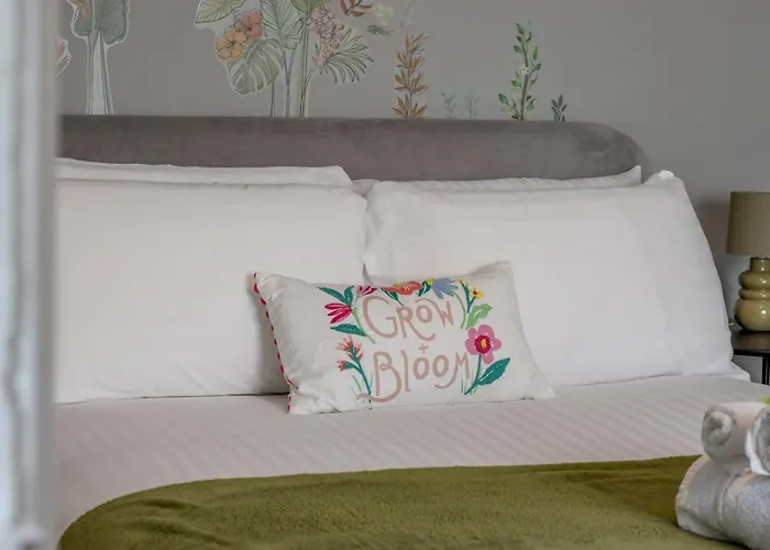 Pass The Keys West End Wonder * גלאזגו