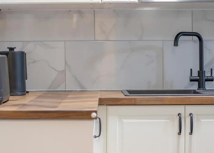 Apartment Happy Haven Home, West End - Pass The Keys