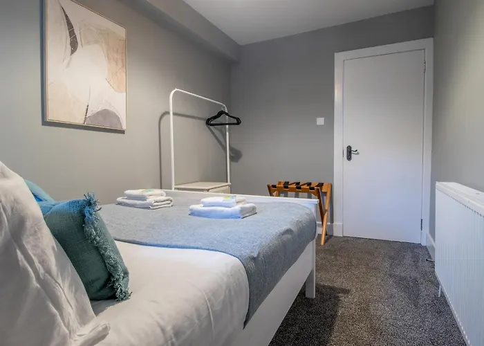 Happy Haven Home, West End - Pass The Keys *