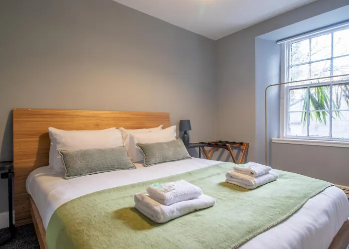 Happy Haven Home, West End - Pass The Keys