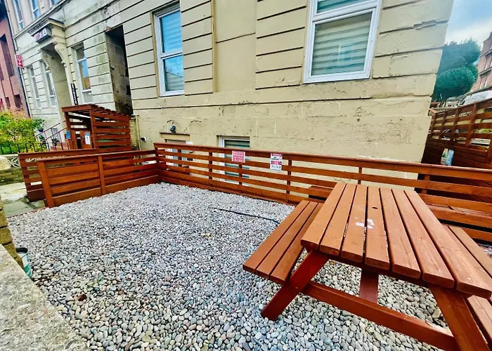 Gem Main Door Parking - Pass The Keys * 格拉斯哥