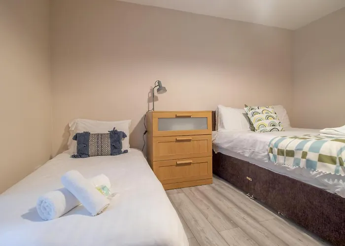 Gem Main Door Parking - Pass The Keys Apartment