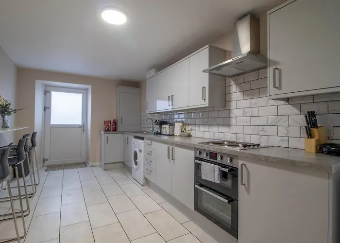 Gem Main Door Parking - Pass The Keys 格拉斯哥