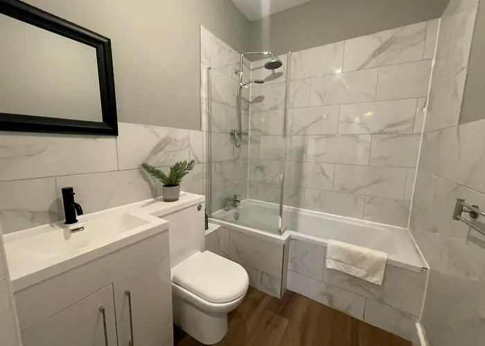 Spacious Hillhead Haven - Pass The Keys * Glasgow