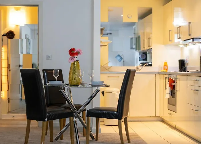 Meadowside Quay 2br Luxurious *