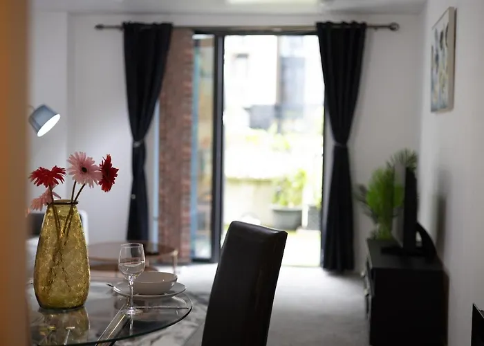 Meadowside Quay 2br Luxurious *