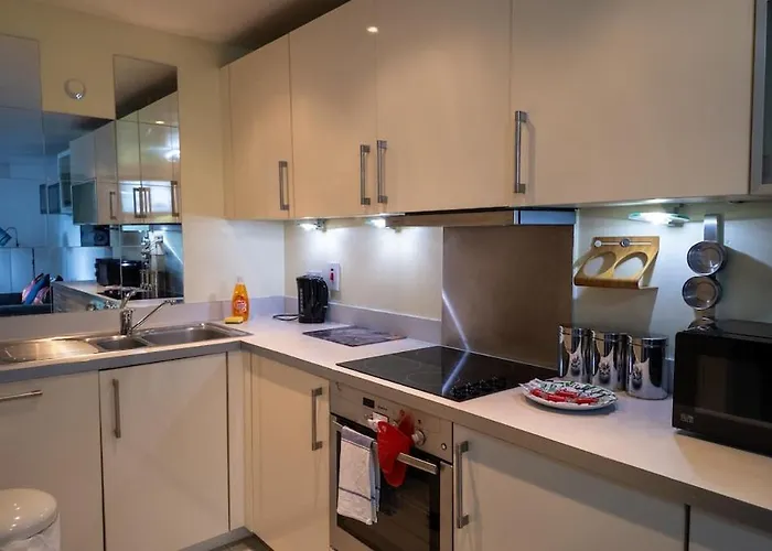 Meadowside Quay 2br Luxurious Glasgow