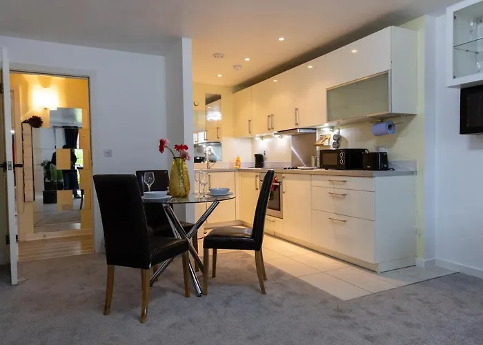 Meadowside Quay 2br Luxurious *