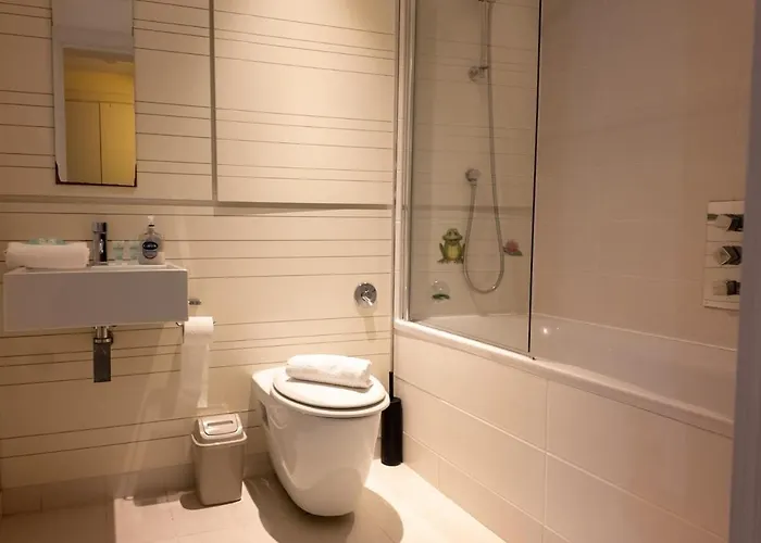 Meadowside Quay 2br Luxurious Glasgow