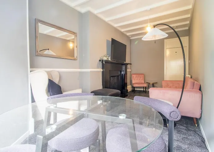 Pass The Keys Cosy In Fabulous West End *