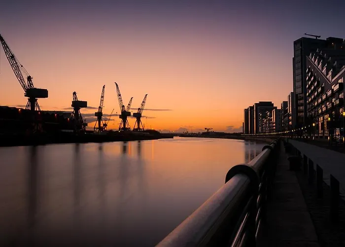 Private And Bathroom In Shared Flat With Parking Alloggio in famiglia