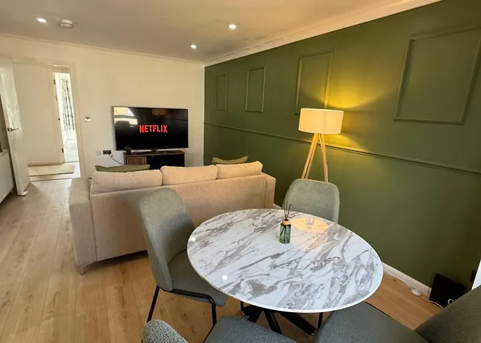 Luxurious 2 Bedroom, 8 Mins From Centre غلاسغو