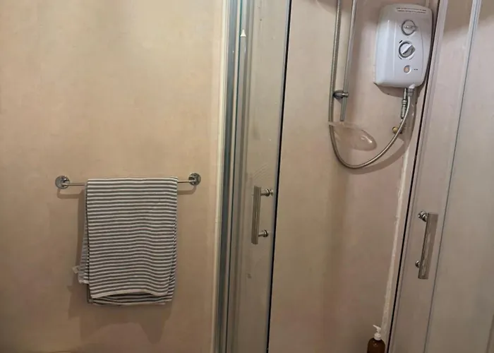 בית הארחה Glades House גלאזגו