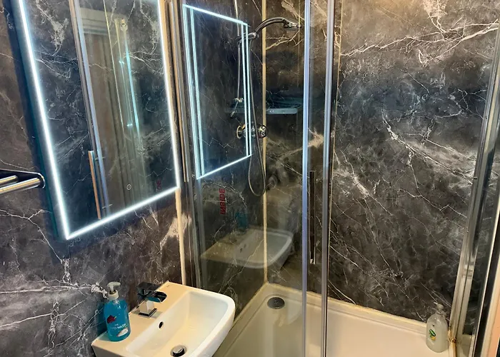 בית הארחה Glades House גלאזגו