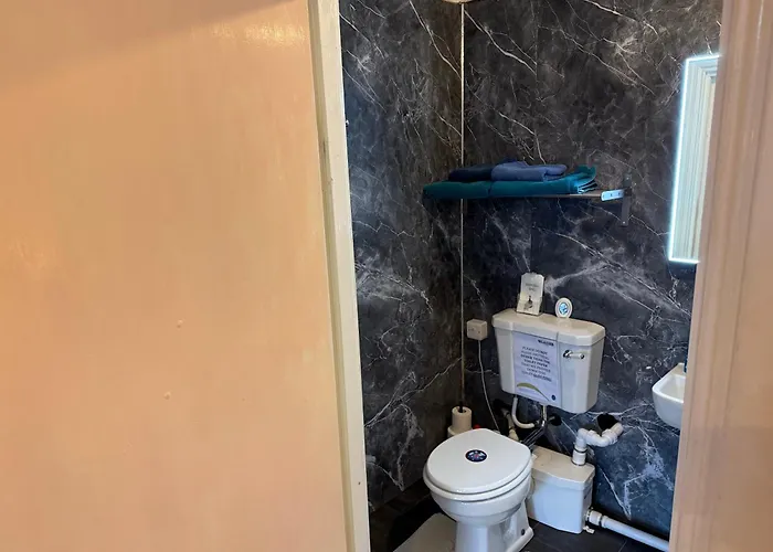 Glades House בית הארחה 4*