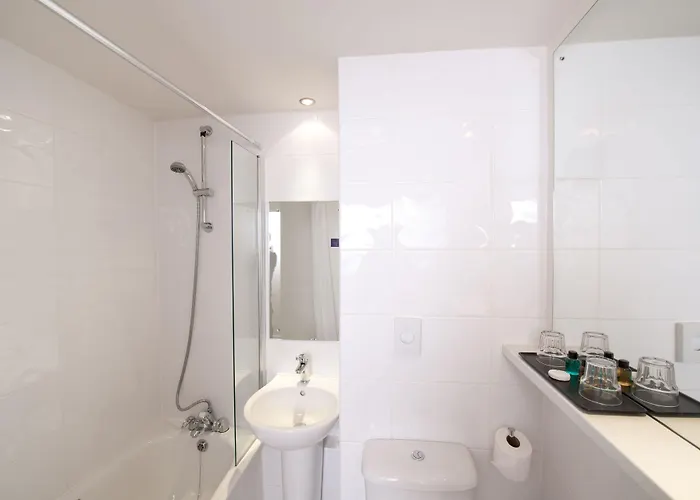 Leonardo West End 3*