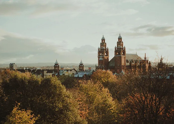 Leonardo West End מלון