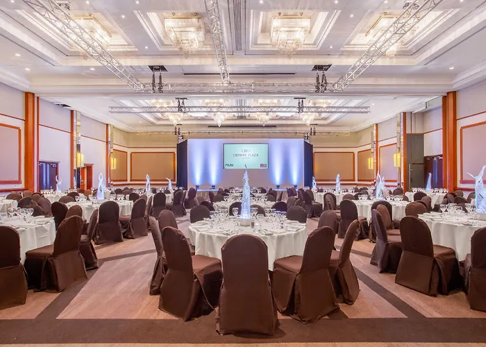 Crowne Plaza By Ihg מלון 4*