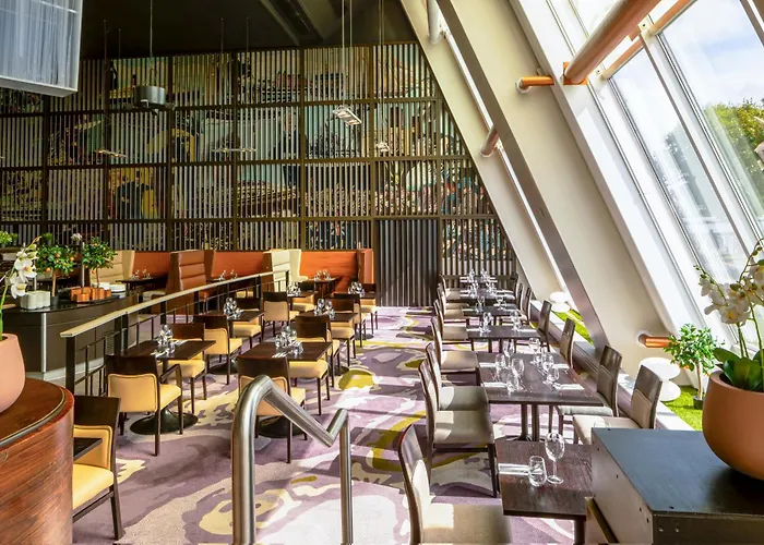 Crowne Plaza By Ihg Szálloda 4*