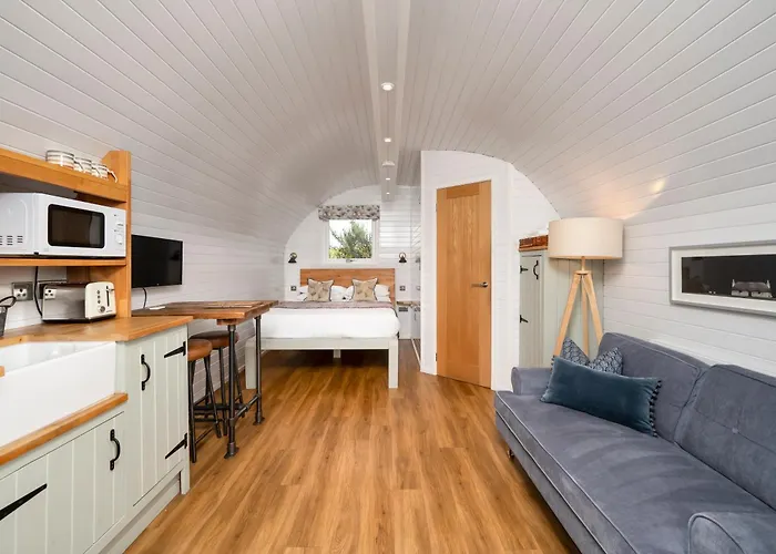 Apartment Luxury Glamping Pods - The Heft & The Hirsel