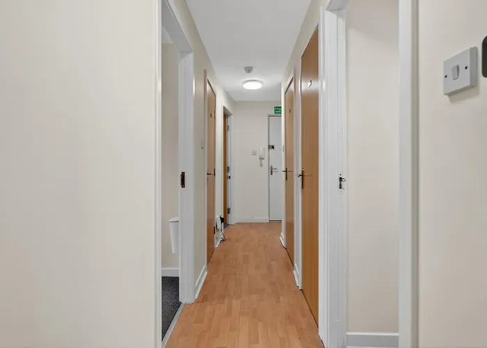 Modern 2-bedroom Flat In Centre, Near Galsgow Appartamento