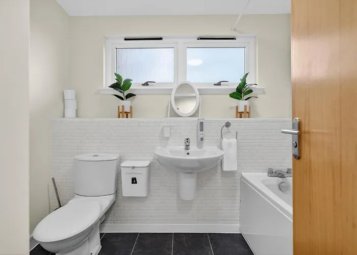 Modern 2-bedroom Flat In Centre, Near Galsgow