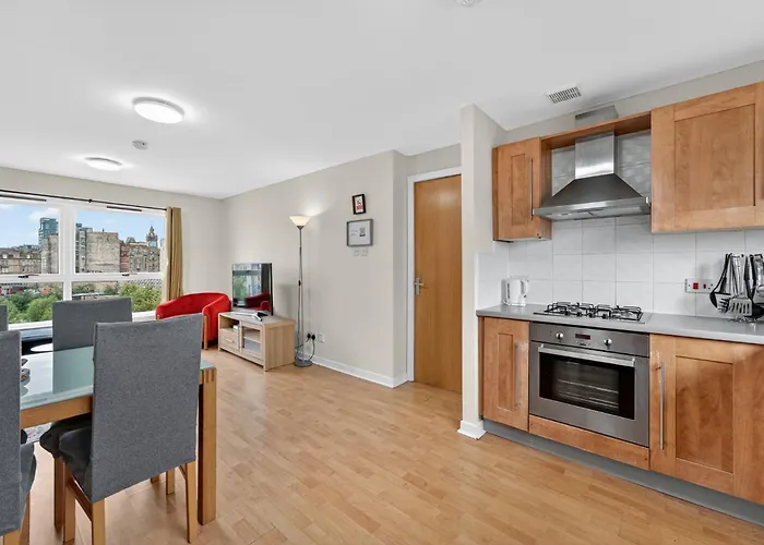 Modern 2-bedroom Flat In Centre, Near Galsgow Appartamento
