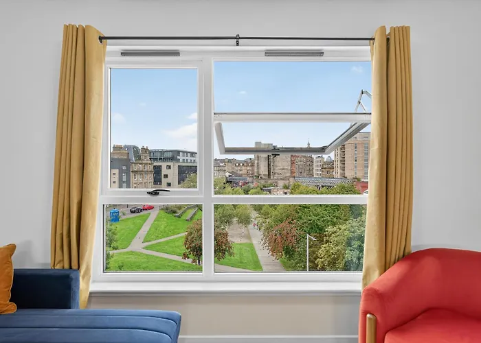Modern 2-bedroom Flat In Centre, Near Galsgow Appartamento