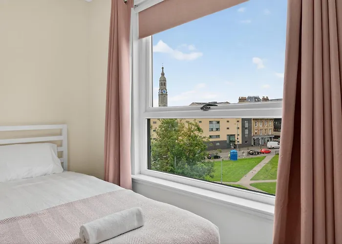 Modern 2-bedroom Flat In Centre, Near Galsgow Appartamento