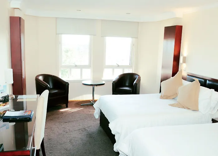Glynhill & Near Airport Hotel 4*