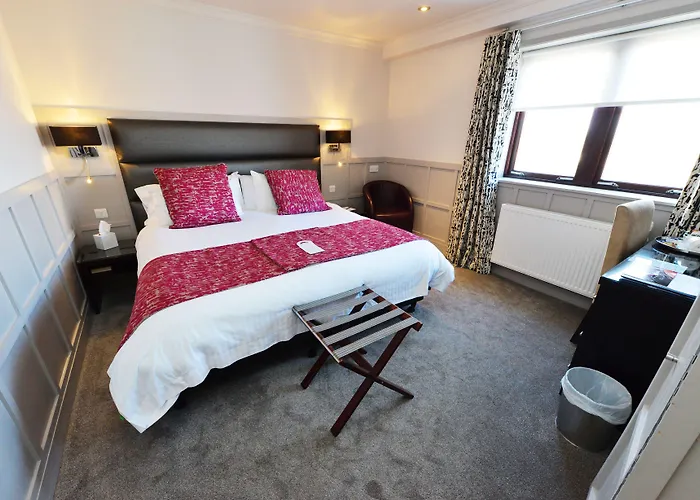 Glynhill & Near Airport فندق 4*